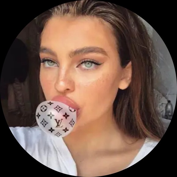 Poshmark profile picture for @ghghghghgh